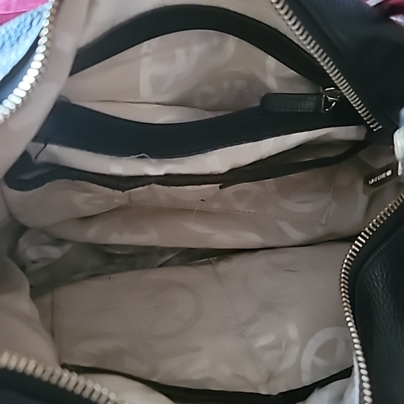 Michael Kors  Leather Black Shoulder PursePre-owned  signs of wear - Picture 2 of 8